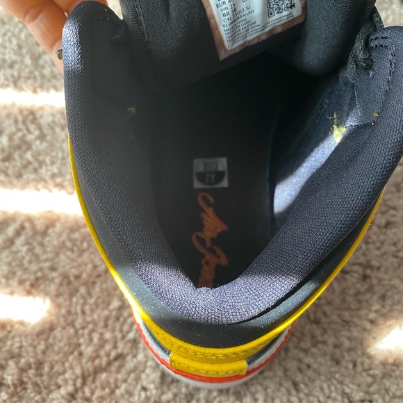 Nike Air Jordan 1 Mid - Picture 2 of 4